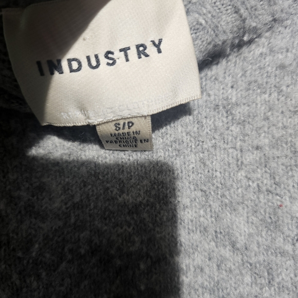 INDUSTRY Elegant Heather Gray Women's Crew Neck Sweater EUC Small PTP 22 - Picture 2 of 4